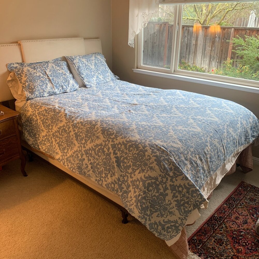 Pottery Barn Jacquard Medallion Duvet Cover w/ Two Standard Shams | Full/Queen